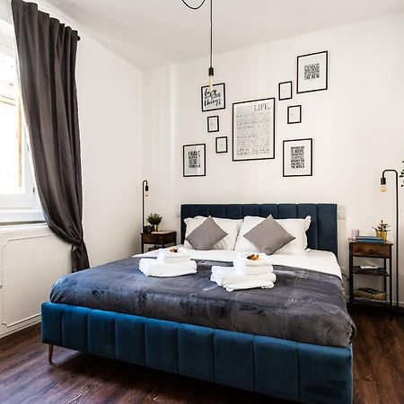 Appartamento Via Del Corso Рим Экстерьер фото